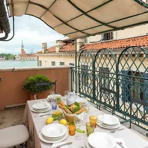 https://ca-riva-san-marco.hotelslidodijesolo.com