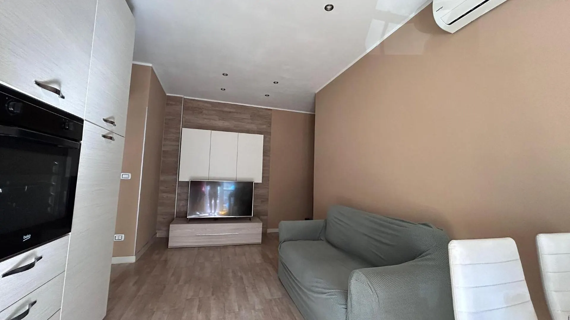 Appartamento Con Terrazzo Privato E Netflix Cagliari 0*,  Italy